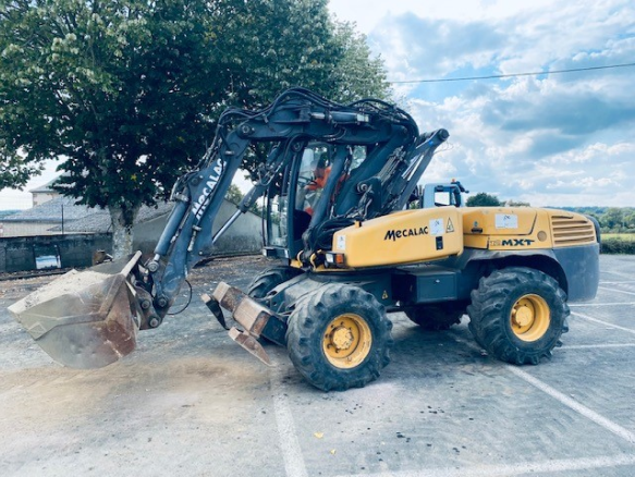 Dcnm Negoce Materiel Agricole Et Btp A Nantes MECALAC